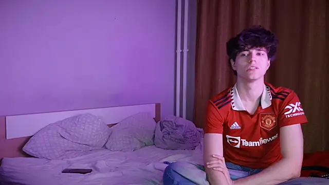 Show modela 1gay1straight na web-kameri