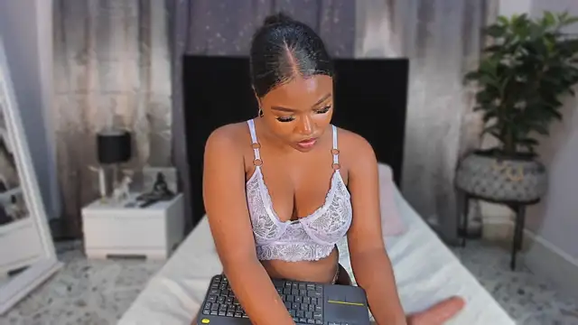 LianaSmith18 – webcam-show