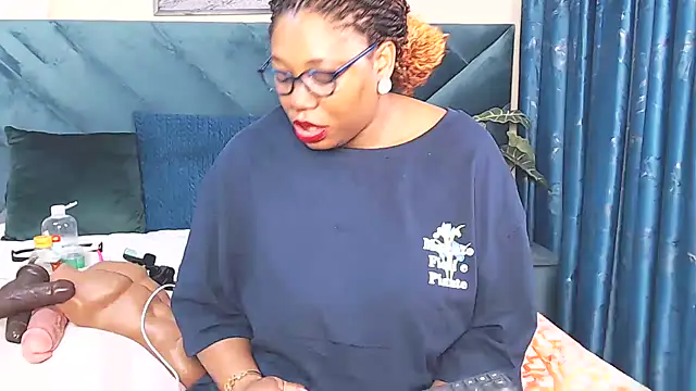 Aloralee's Webcam Show