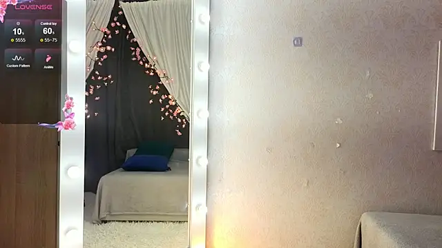 SugarNyaa Chat XXX in diretta