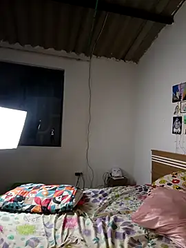 Simone_Miller: онлайн-секс-чат