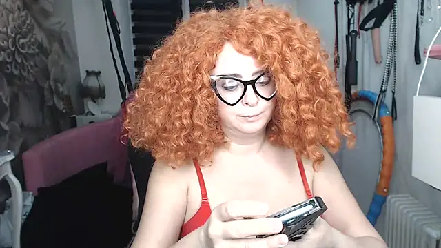 دردشة MISSwithDOLLS الجنسية المباشرة