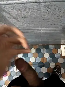 bold_guy_1234 Show Webcam