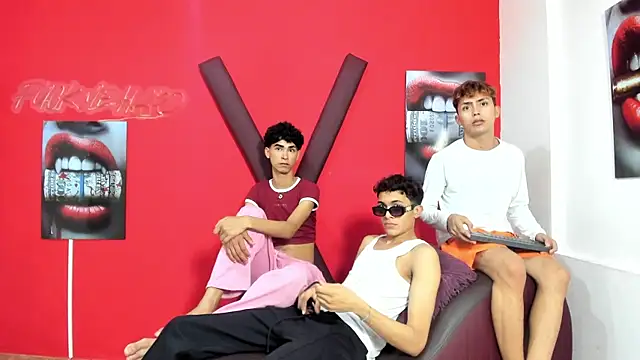 دردشة AVENGER_BOYS2026 الج نسية المباشرة