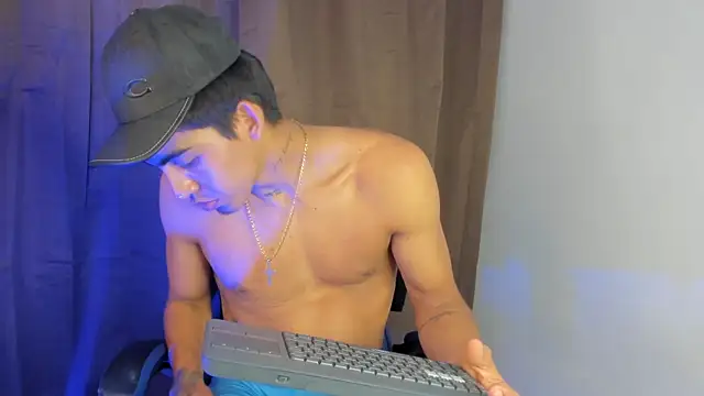 Milo_LatinBoy Live XXX Chat