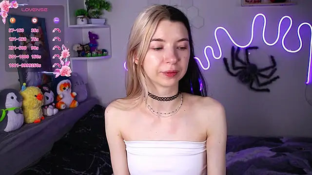 Emmie_shy Chat XXX live