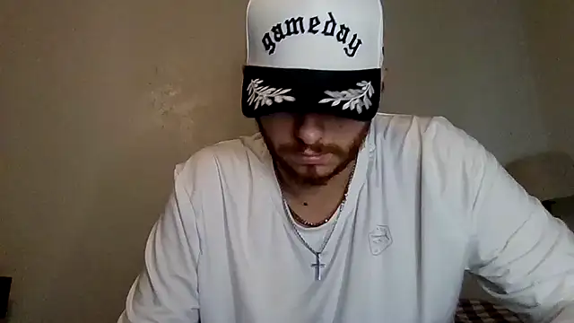 TallHungandCloudy69 Show in webcam