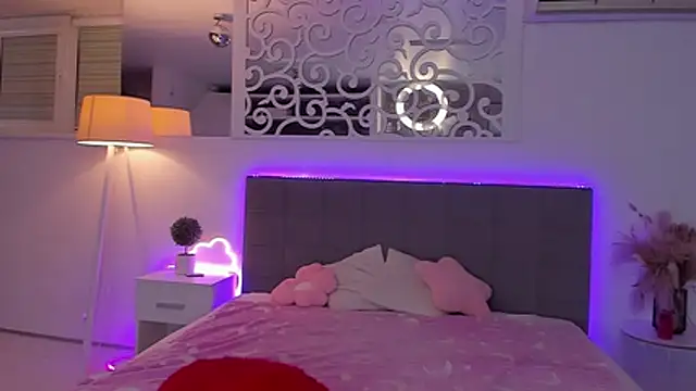 Онлайн чат XXX LuisaClover