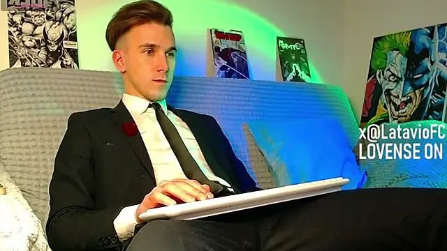 Midnighter_ live XXX chat