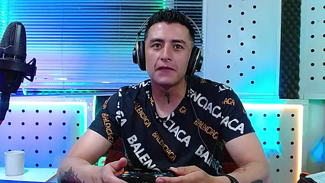 XXX chat uživo modela Godofcumxxx