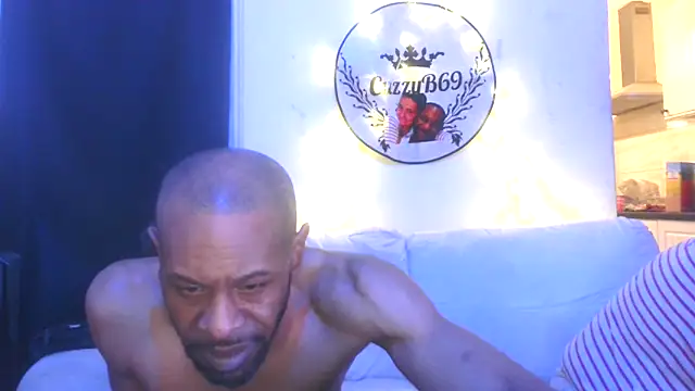 CuzzyB69 在線直播表演