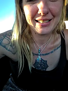 SheIsSomething 现场XXX聊天