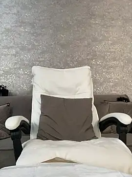 LillySquirtShot 现场XXX聊天