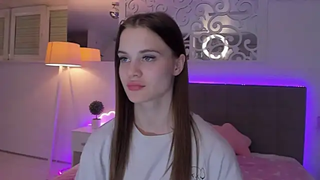 LuisaClover Adlı Modelin Canlı XXX Sohbeti