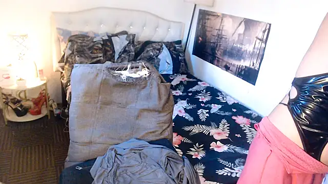 Pokazy przed kamerką – NinaDOM4CUM