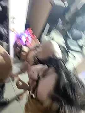 Pokazy przed kamerką – whatevaandissues