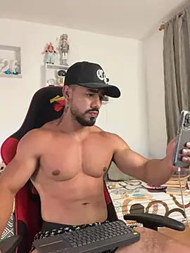 Ezzio_Scolaro: онлайн-секс-чат