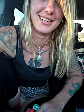 SheIsSomething Webcam-Show