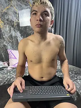 دردشة VelvetPassion الجنسية المباشرة