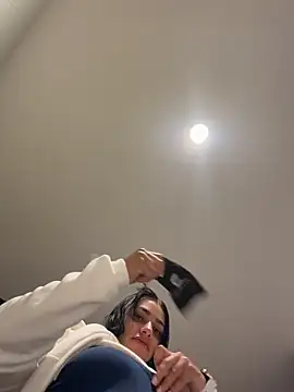 AlannaEvons' Live XXX Chat