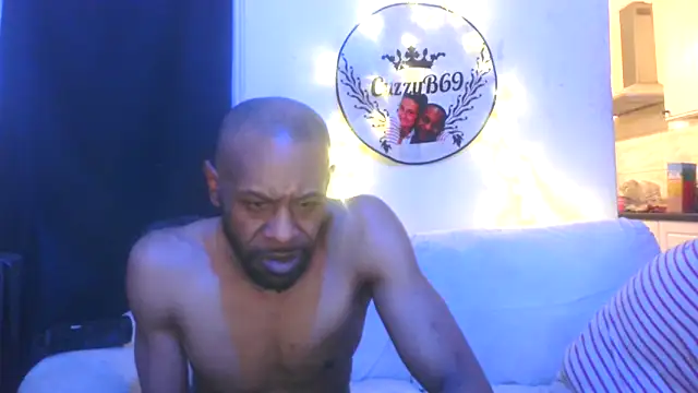 CuzzyB69 Chat XXX in diretta
