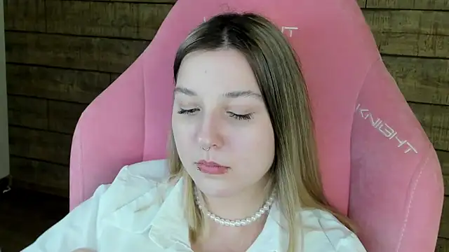 TinnaBurton: онлайн-секс-чат