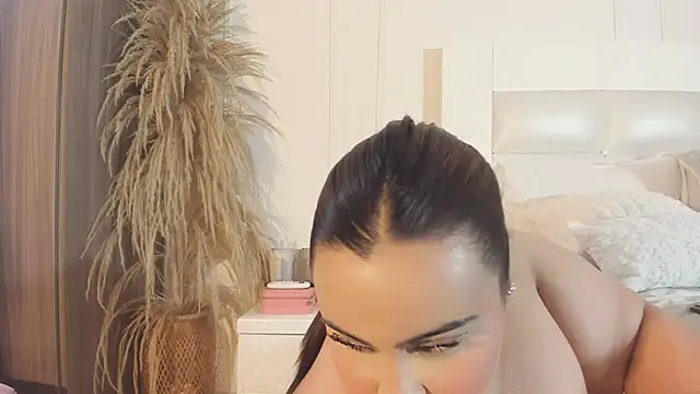 lili_hot__: онлайн-секс-чат