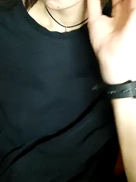 Aashikalaa Adlı Modelin Canlı XXX Sohbeti