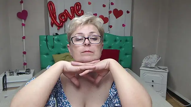 EmiliaGree – Live XXX-chat