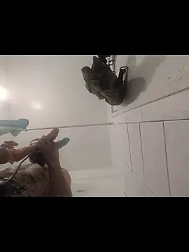 Cnutt310 Show in webcam