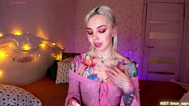 LillyMoure_ Chat XXX in diretta