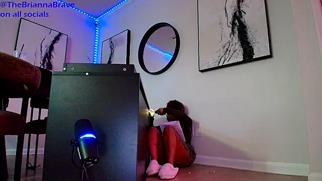 BriannaBrave Show in webcam