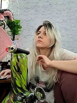 Chat +18 de ScarletCallings_420 ao vivo