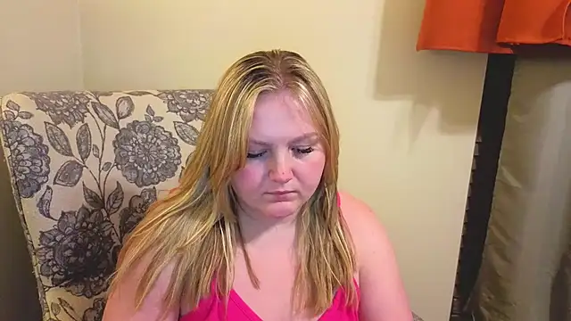 PhatAssBlond Show in webcam