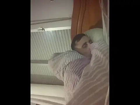 lucky1661: διαδικτυακό σόου στην κάμερα