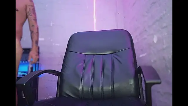 DanielsCock420 Show in webcam