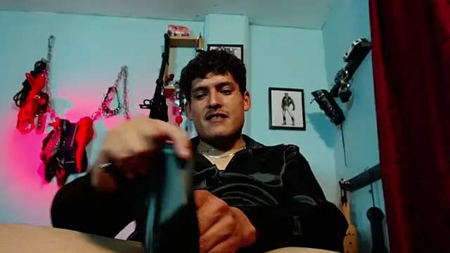 dom2travelersss Show in webcam