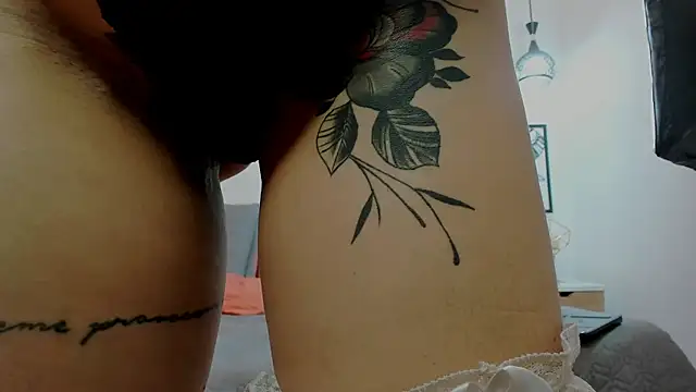 Mia_Reyesjs' Live XXX Chat