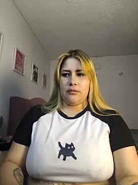 KitCatxx Show in webcam