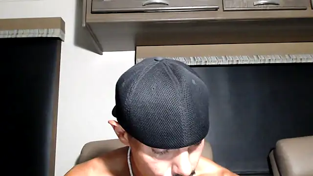 ThickD2C élő XXX-chatje