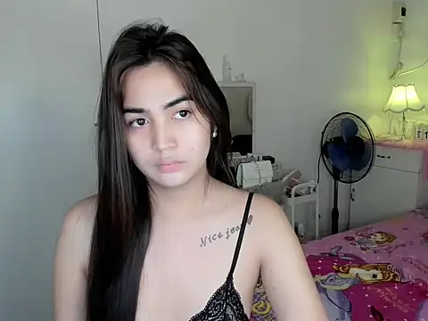 nica_doll 在線直播表演