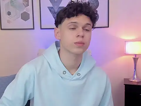 Show modela mykelcano na web-kameri