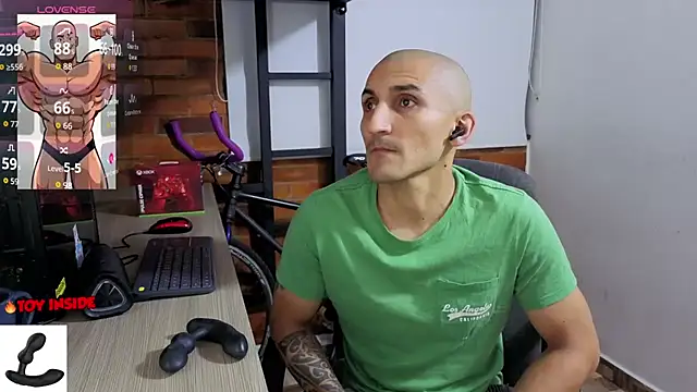 Marck_Muscle: онлайн-секс-чат