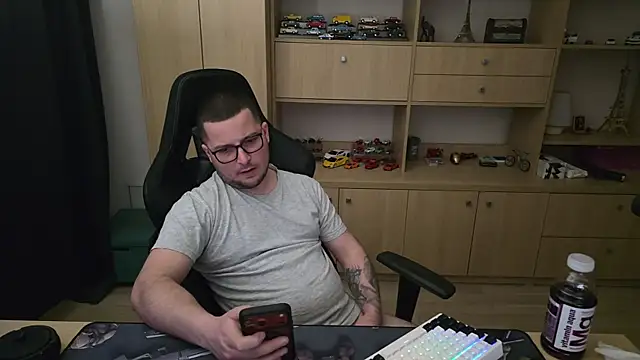 kevinnlovelly: онлайн-секс-чат