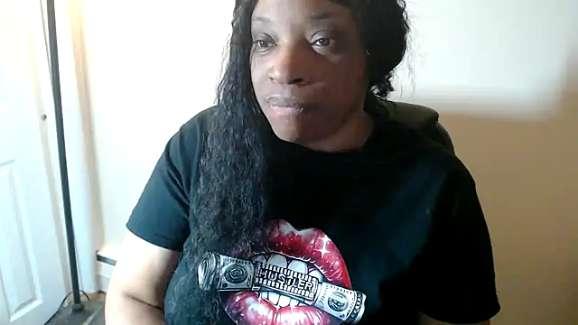 Sexymona1218: онлайн-секс-чат