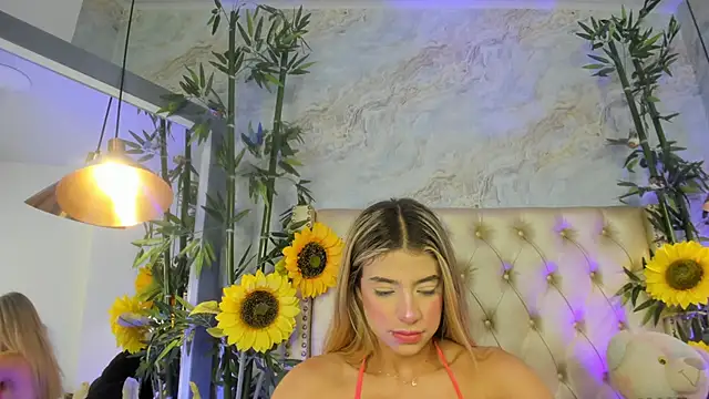 Chatroom XXX en direct de LittleeJaz