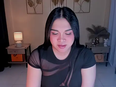 MaxeneCullens Show in webcam