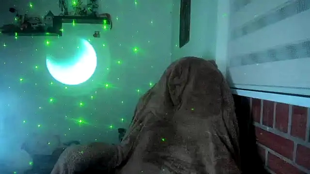 Chat XXX en directo de Shaddycute_