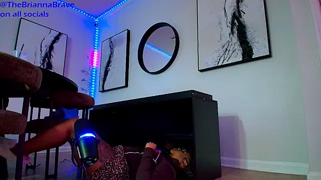 BriannaBrave Show in webcam
