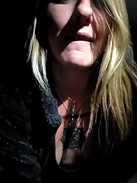 SheIsSomething Chat XXX live